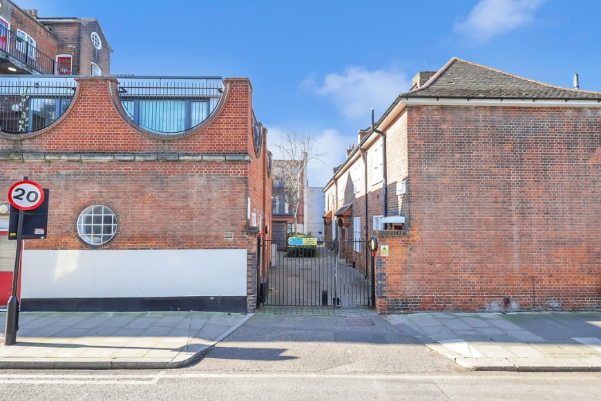 Bartlett Mews, E14