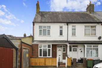 Bath Road, E7
