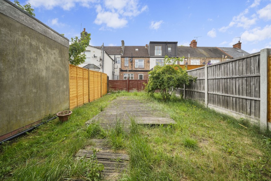 Bath Road, E7