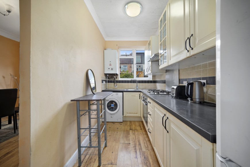 Bath Road, E7
