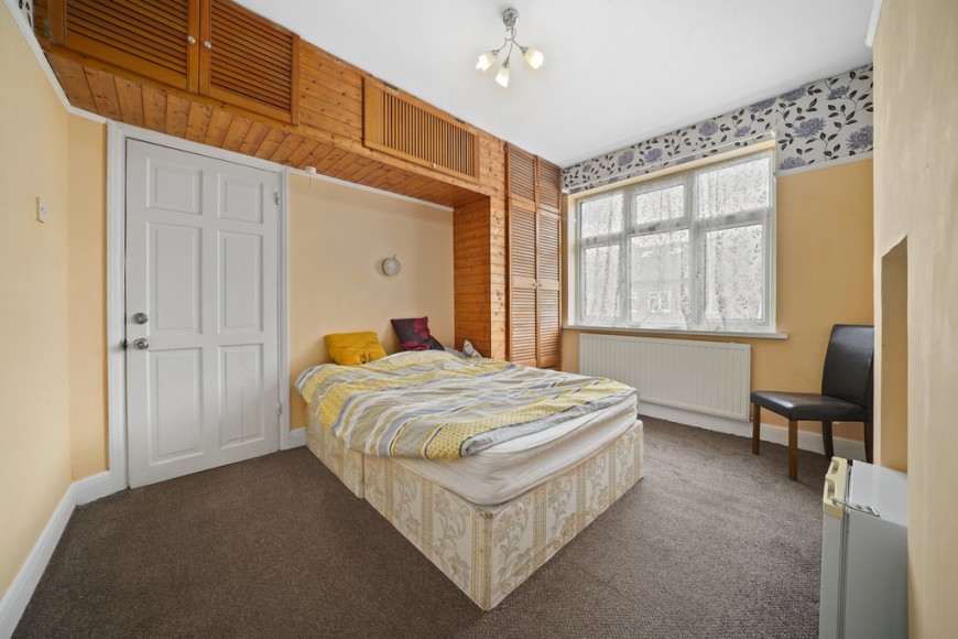 Bath Road, E7