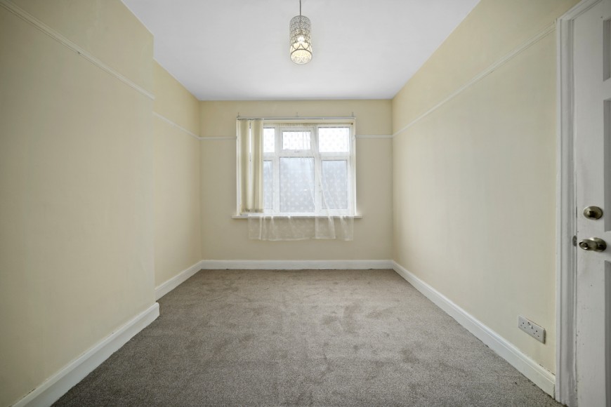 Bath Road, E7