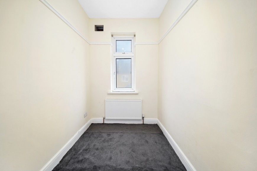 Bath Road, E7
