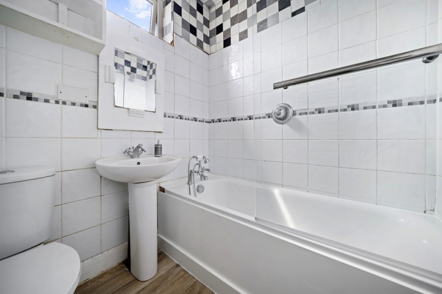 Bath Road, E7