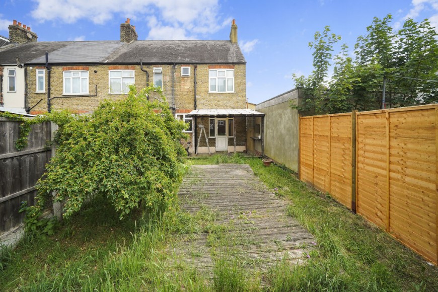 Bath Road, E7