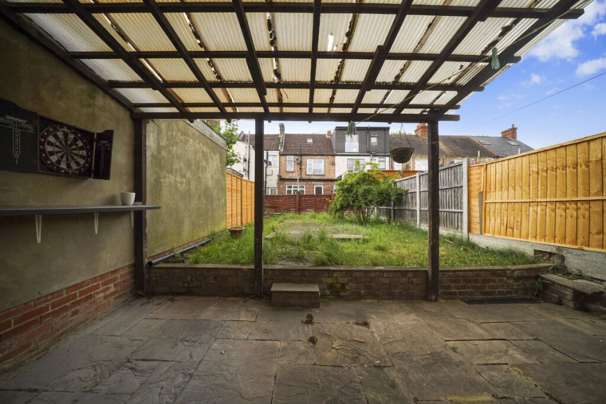 Bath Road, E7