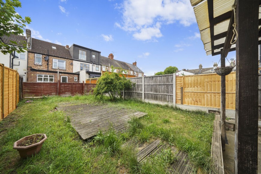Bath Road, E7