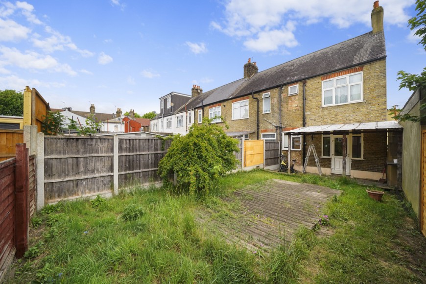 Bath Road, E7