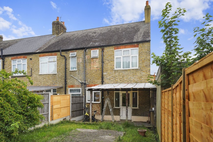 Bath Road, E7