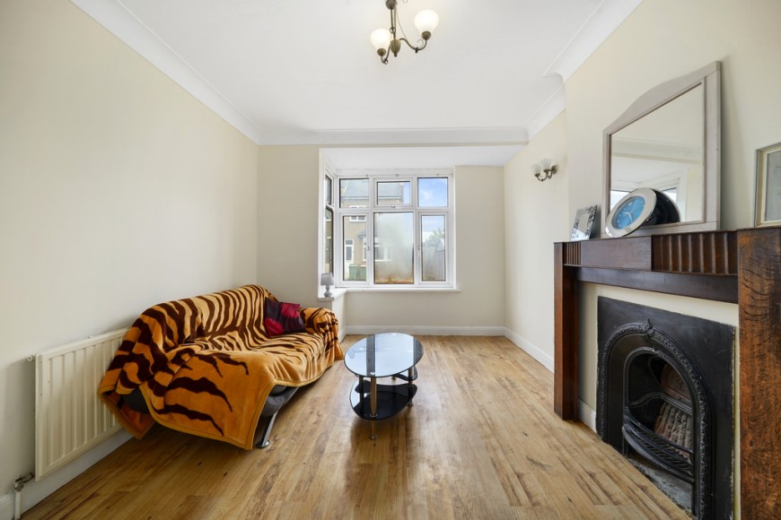 Bath Road, E7