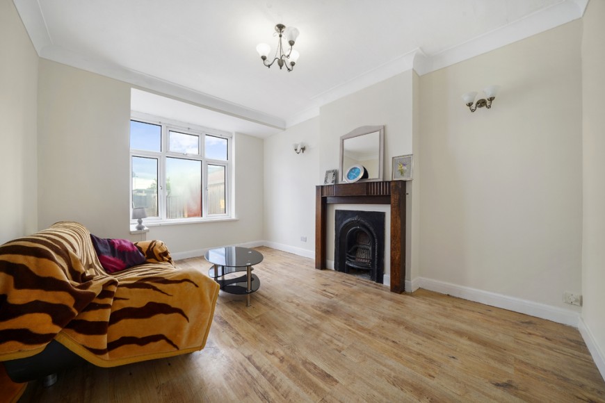 Bath Road, E7