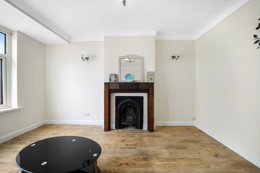 Bath Road, E7