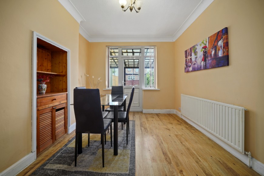 Bath Road, E7