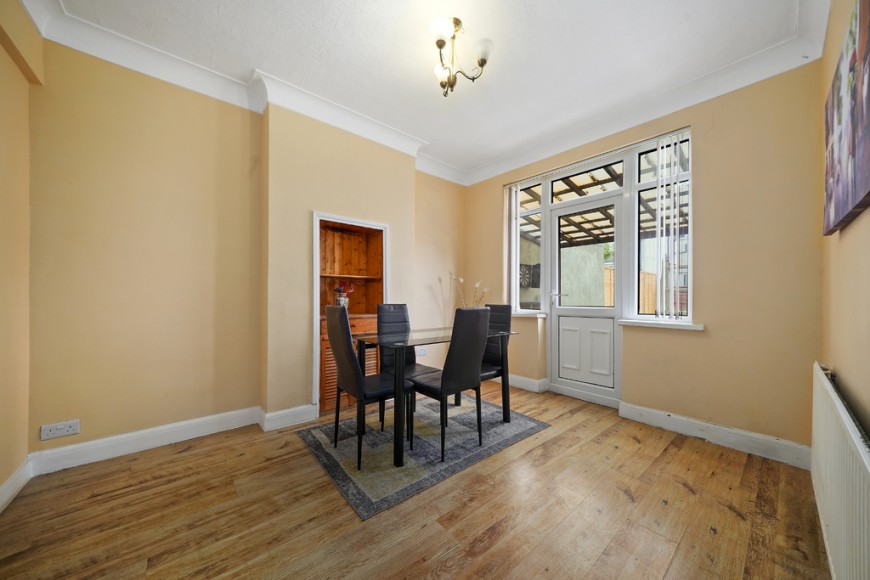 Bath Road, E7