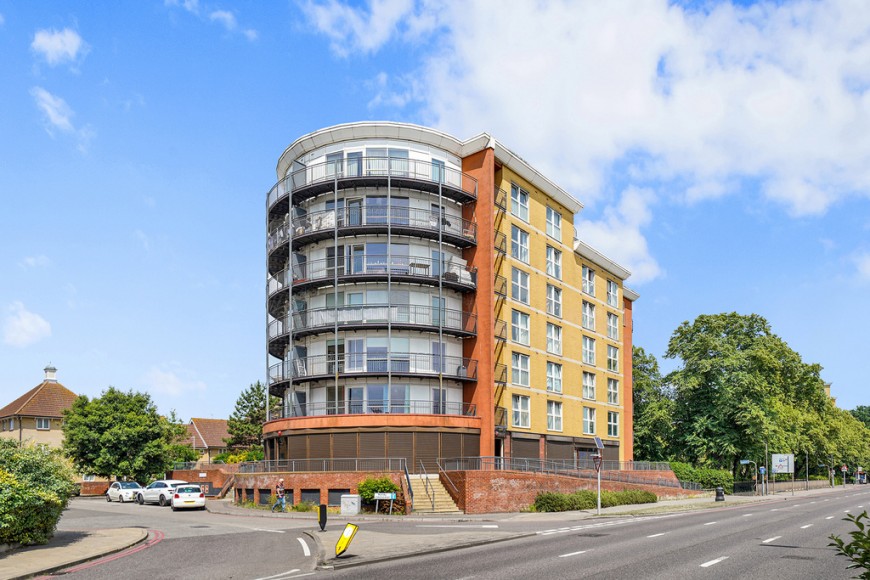 Royal Crescent, Newbury Park, IG2