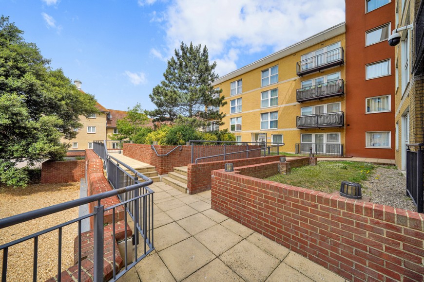 Royal Crescent, Newbury Park, IG2