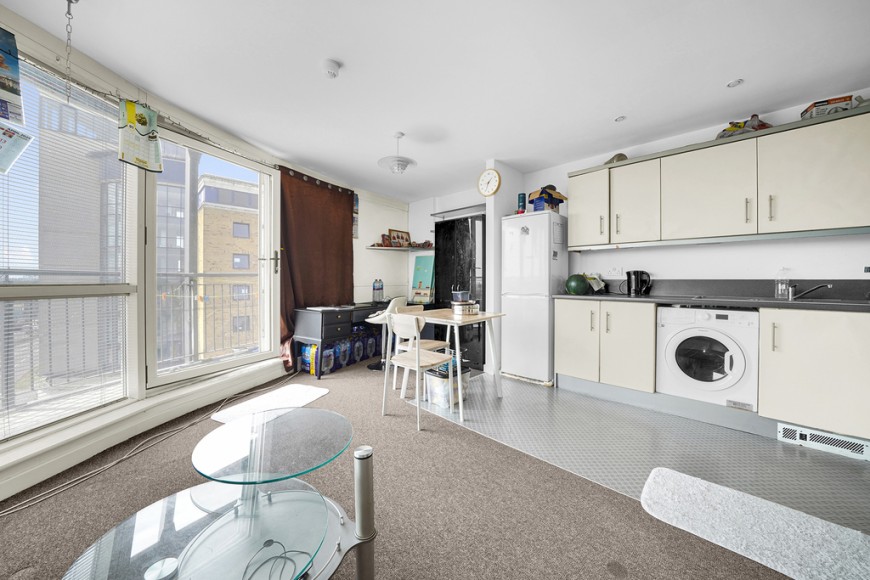 Royal Crescent, Newbury Park, IG2