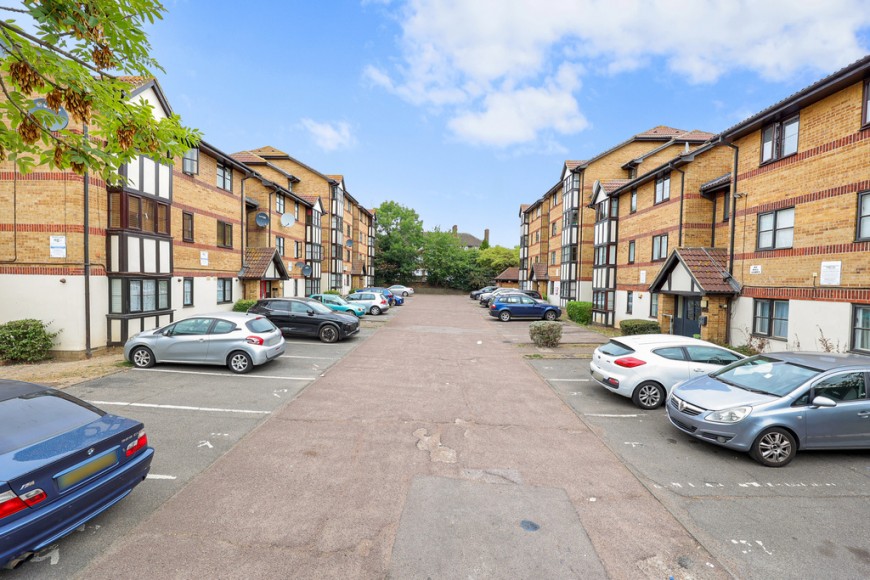 Somerset Gardens, N17