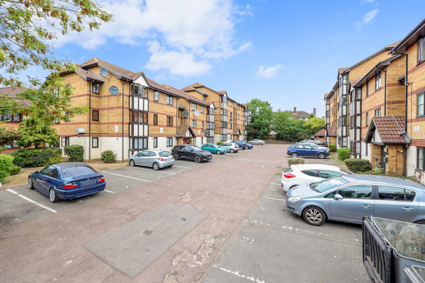 Somerset Gardens, N17