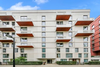 Logan Close, E20
