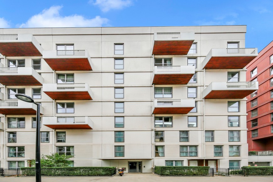 Logan Close, E20