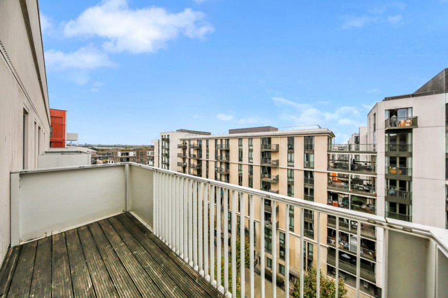 Logan Close, E20