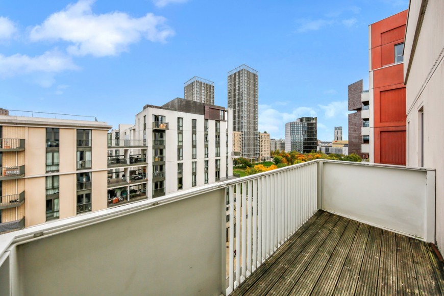 Logan Close, E20