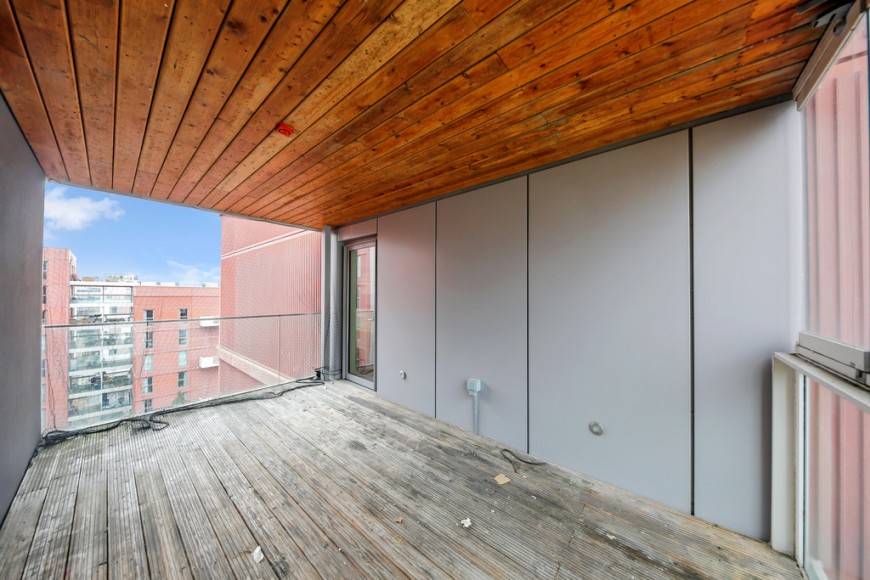 Logan Close, E20