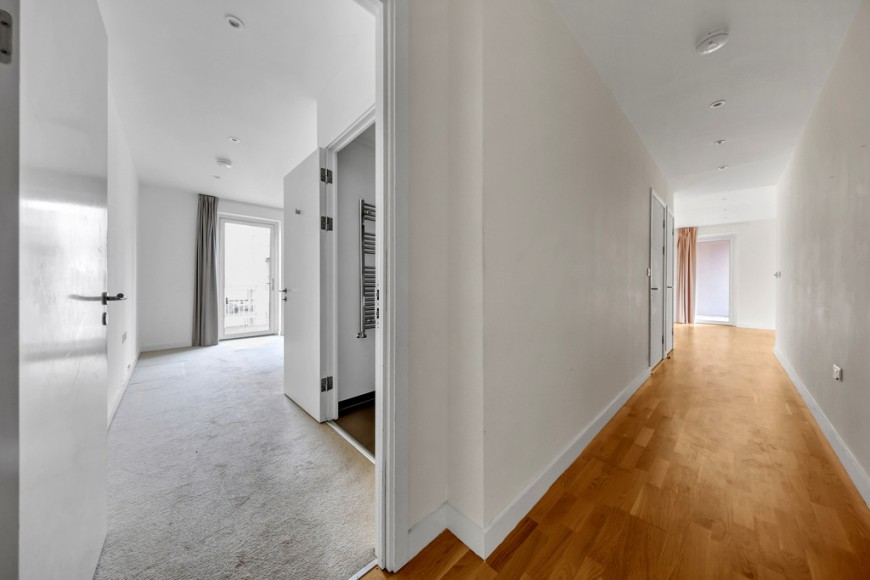Logan Close, E20