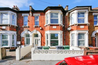 Wood Street, E17