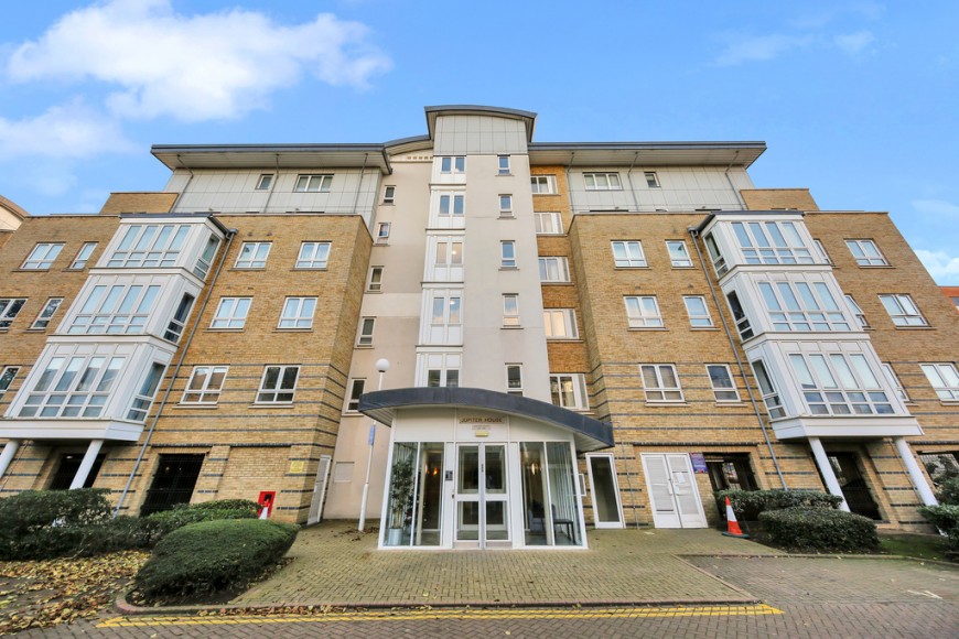 St. Davids Square, E14