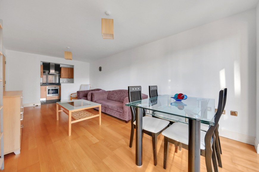 St. Davids Square, E14