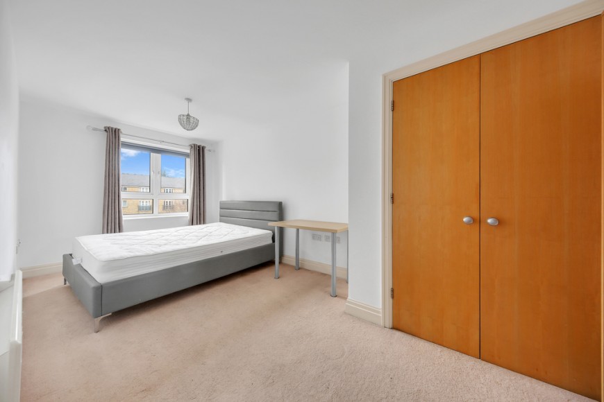 St. Davids Square, E14