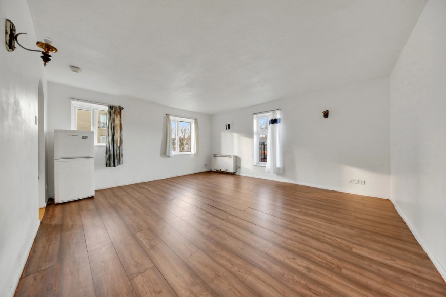 Ambassador Gardens, E6