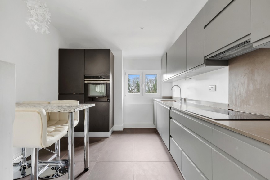 Great North Road, N6