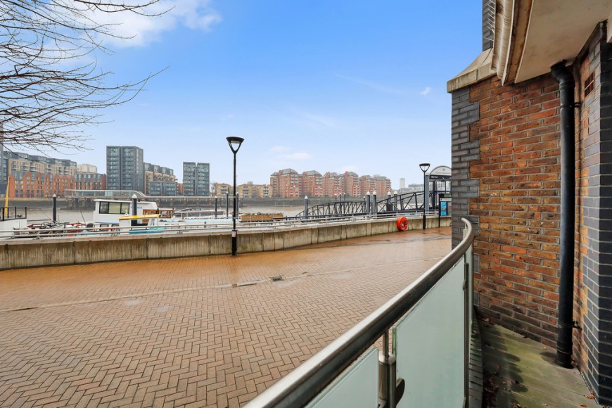 Clove Hitch Quay, SW11