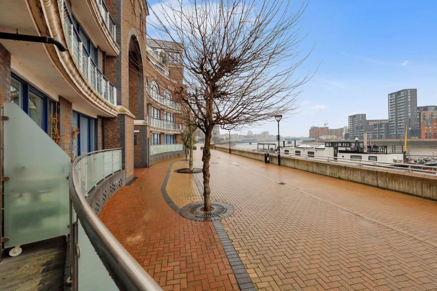 Clove Hitch Quay, SW11