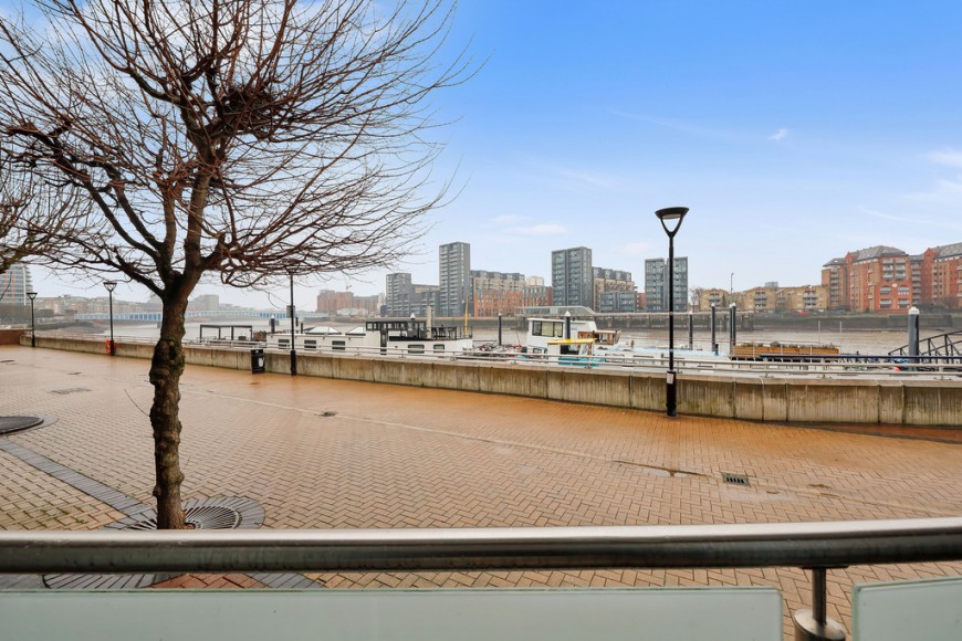 Clove Hitch Quay, SW11