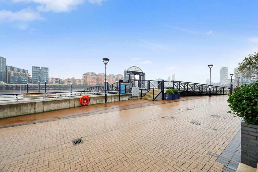 Clove Hitch Quay, SW11